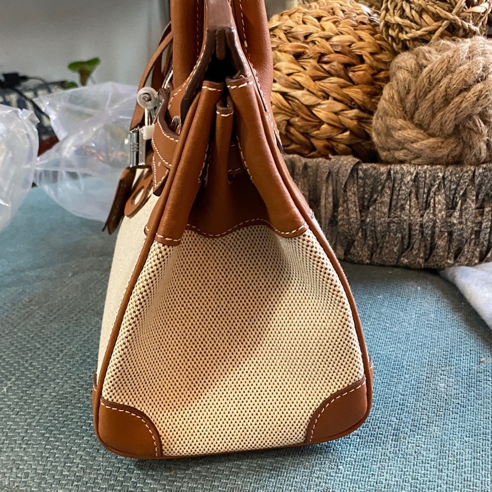 Elegant Tan and Cream Women's Handbag - Picture 2 of 7